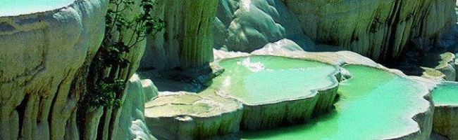 حمامات الصخور الطبيعية في تركيا